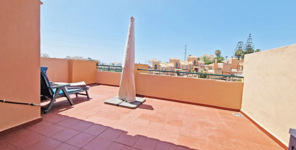 Sale of penthouse in Riviera del Sol 39