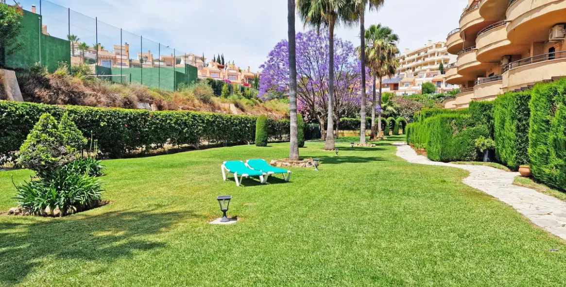 Sale of penthouse in Riviera del Sol 43