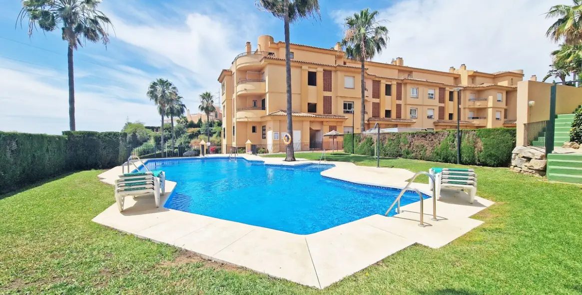 Sale of penthouse in Riviera del Sol 44