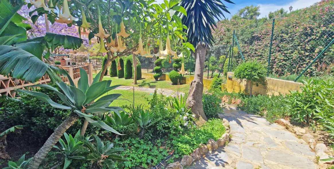 Sale of penthouse in Riviera del Sol 48