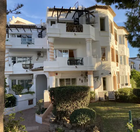 Sale of middle floor apartment in Mijas