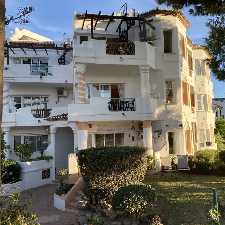 Продажа апартаментов на среднем этаже в Mijas