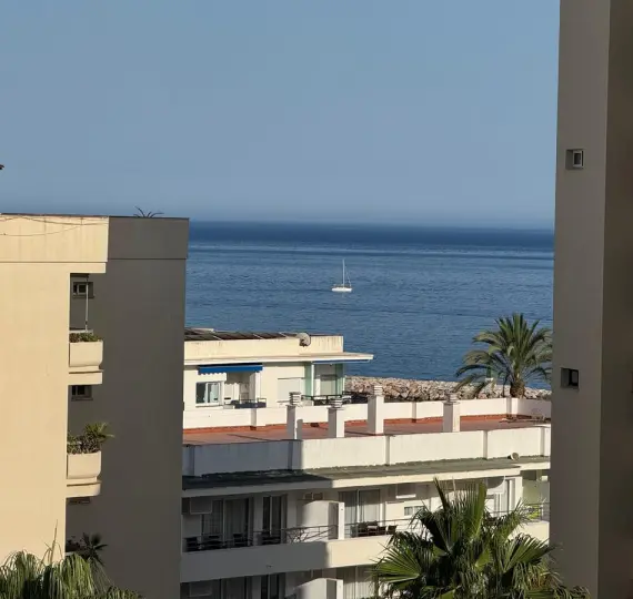 Sale of middle floor apartment in Marbella