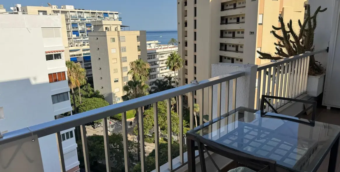 Sale of middle floor apartment in Marbella 2