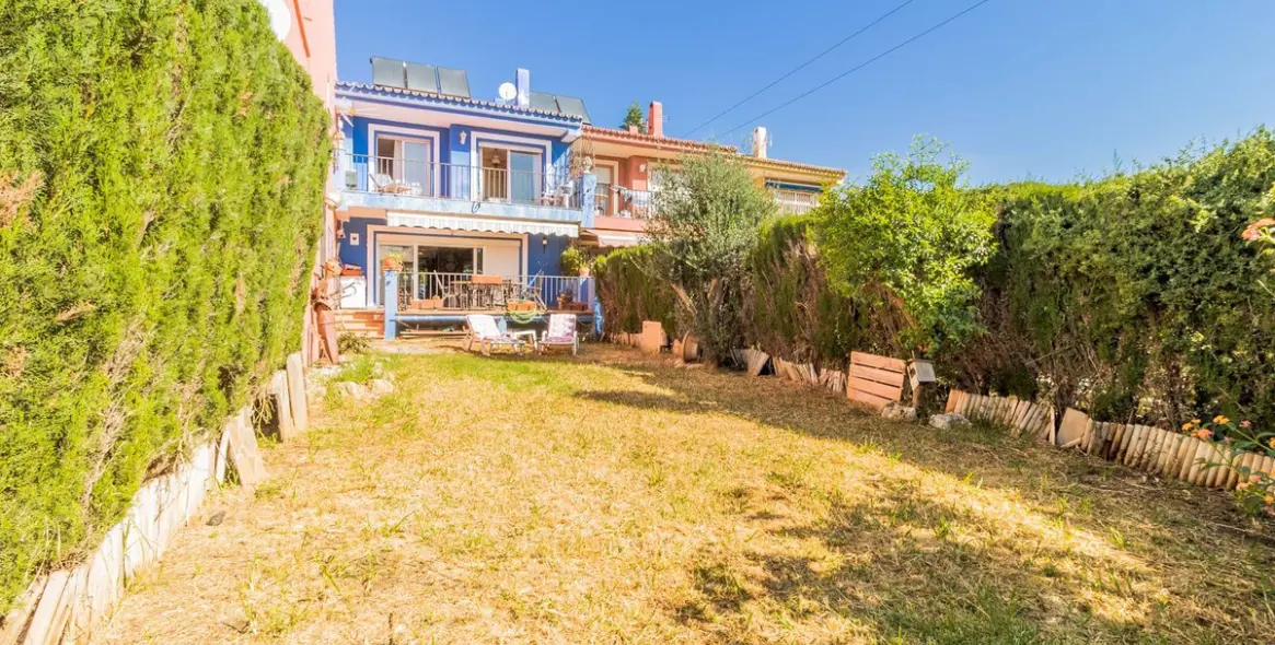 Sale of townhouse in Estepona 2