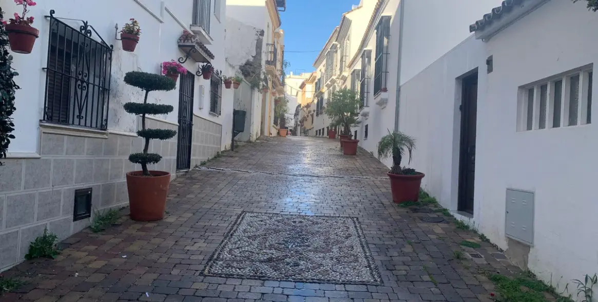 Sale of townhouse in Estepona 1