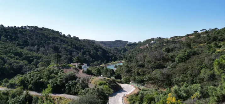 Продажа  жилого участка в Benahavís 0