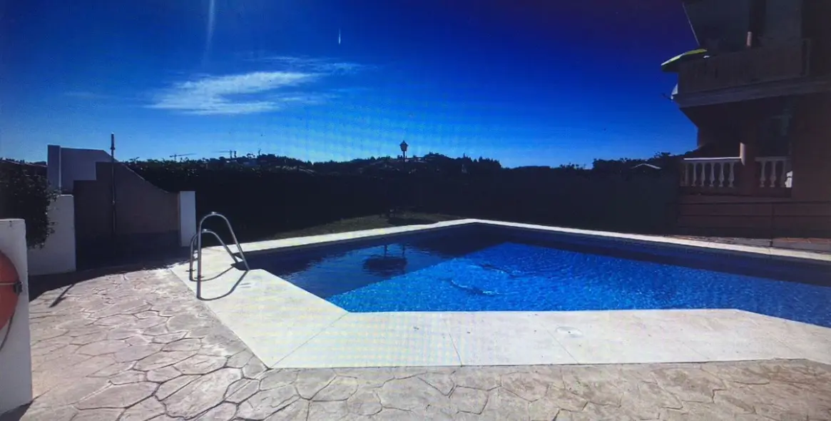 Sale of ground floor apartment in El Faro 1