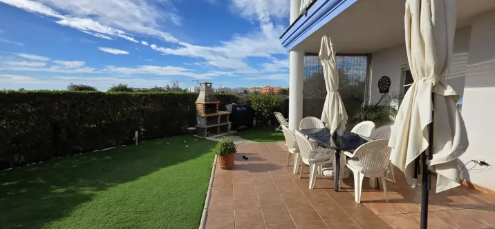 Sale of ground floor apartment in El Faro 2