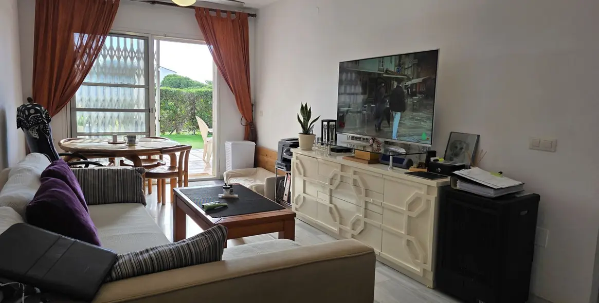 Sale of ground floor apartment in El Faro 8