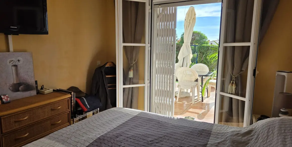 Sale of ground floor apartment in El Faro 14