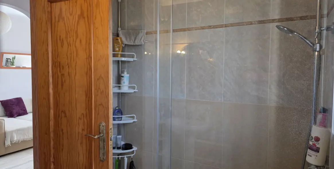 Sale of ground floor apartment in El Faro 16