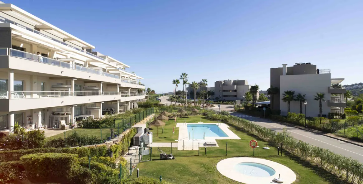 Sale of middle floor apartment in La Cala Golf 12
