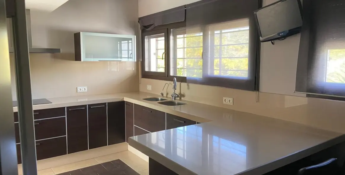 Sale of penthouse duplex in Estepona 4