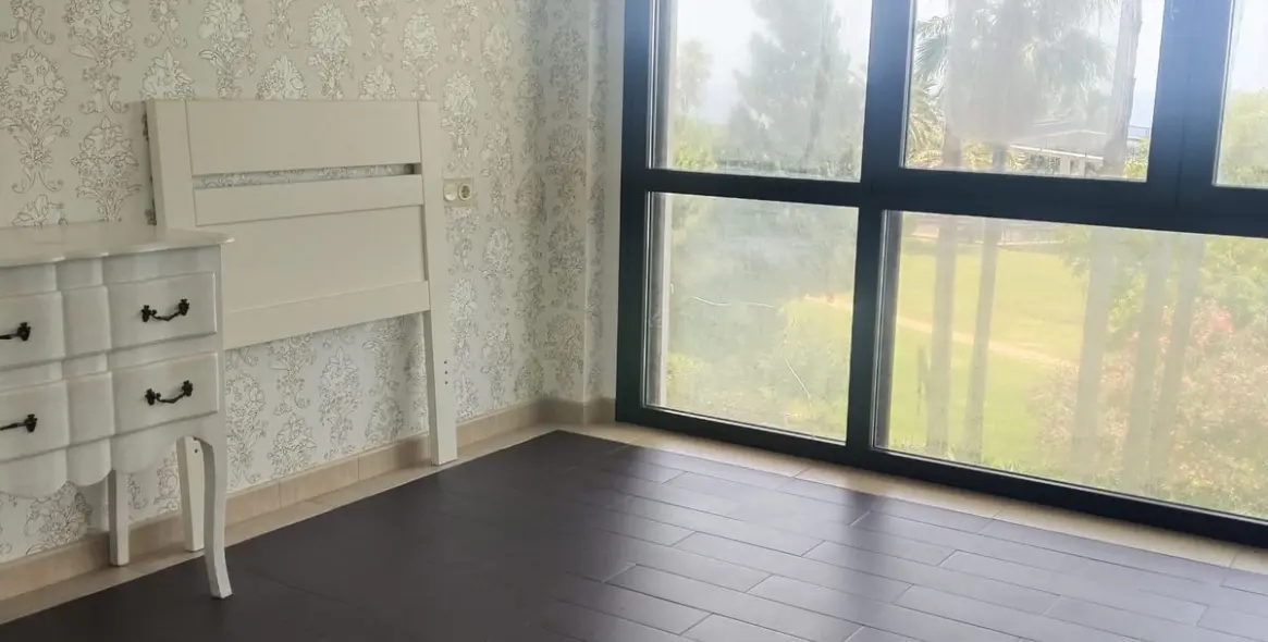 Sale of penthouse duplex in Estepona 16