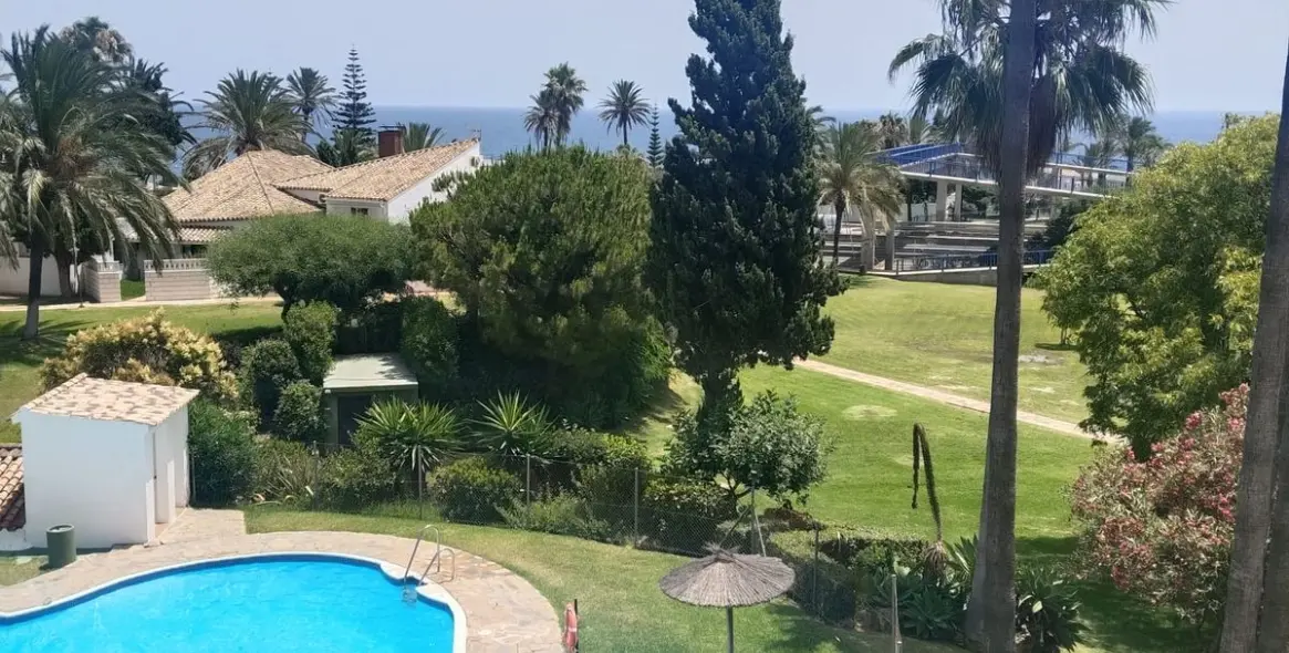 Sale of penthouse duplex in Estepona 19
