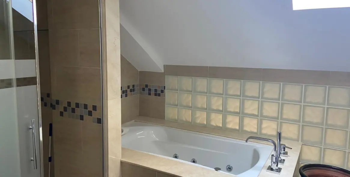 Sale of penthouse duplex in Estepona 20