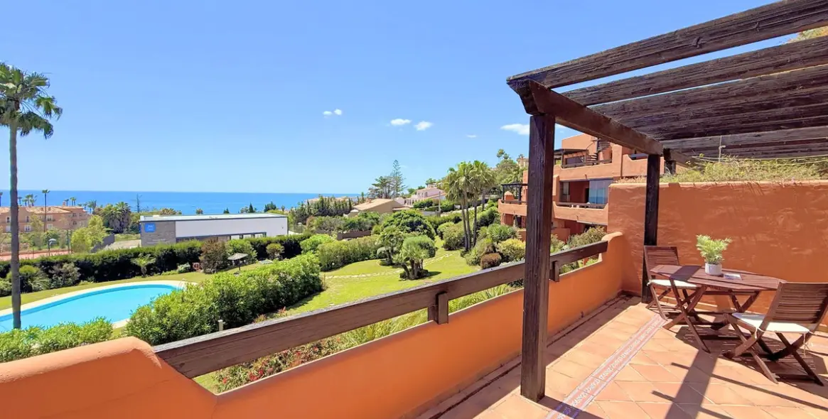 Продажа апартаментов на среднем этаже в Estepona 1