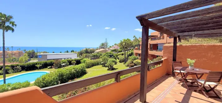 Sale of middle floor apartment in Estepona 0