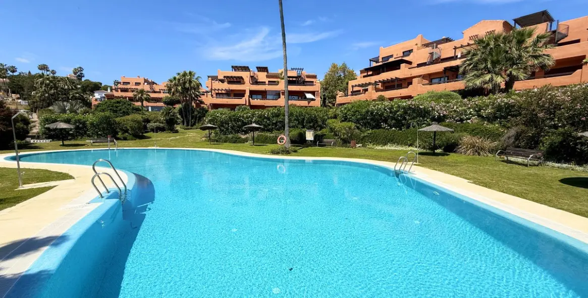 Продажа апартаментов на среднем этаже в Estepona 4