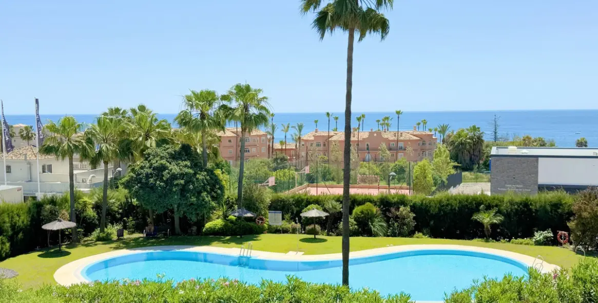 Продажа апартаментов на среднем этаже в Estepona 5