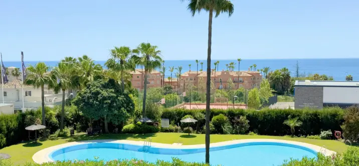 Sale of middle floor apartment in Estepona 4