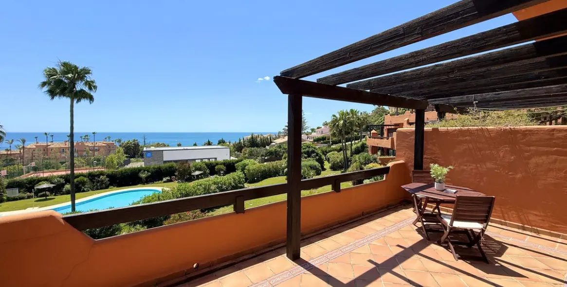 Продажа апартаментов на среднем этаже в Estepona 6