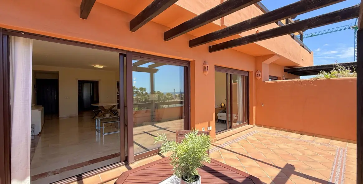 Продажа апартаментов на среднем этаже в Estepona 9