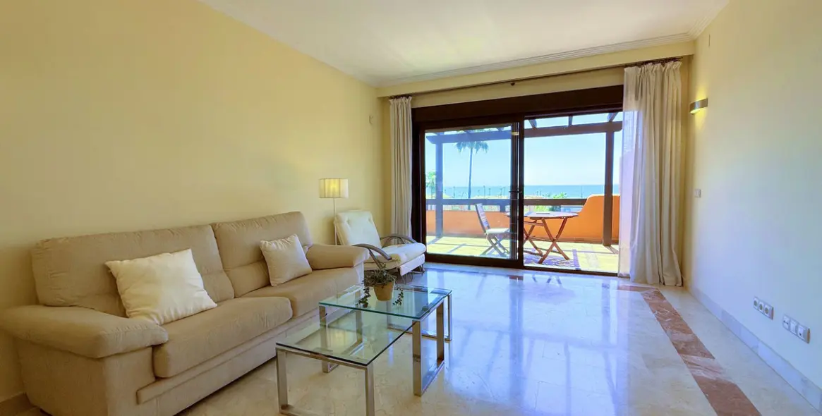 Продажа апартаментов на среднем этаже в Estepona 11