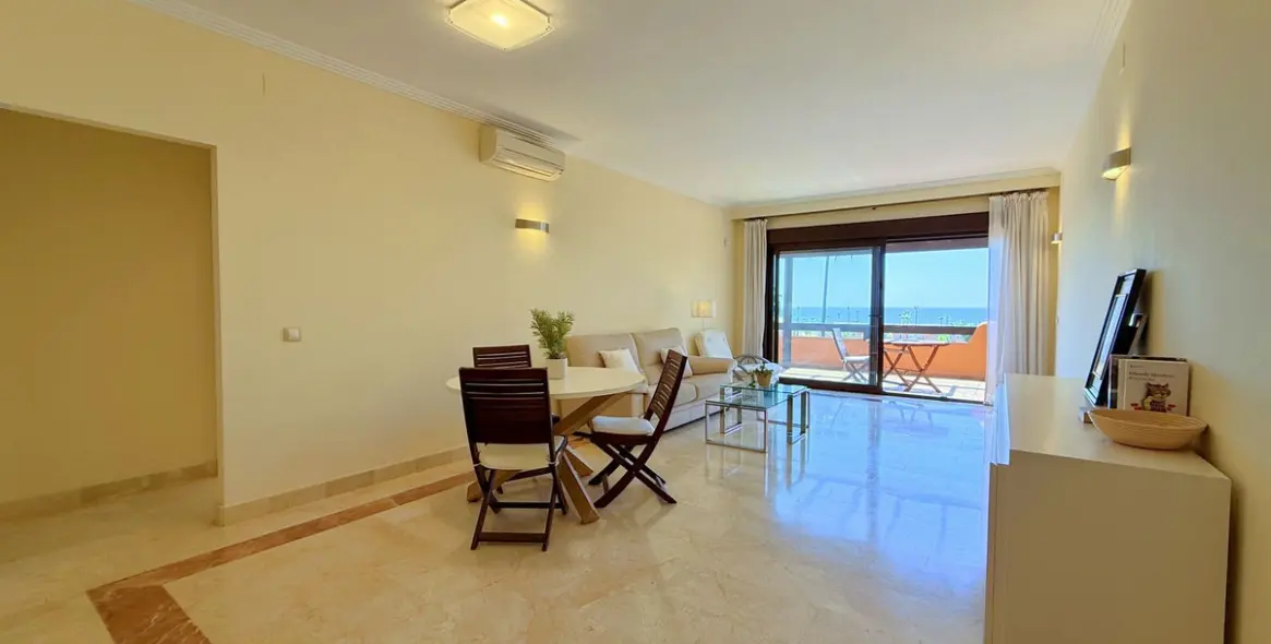 Продажа апартаментов на среднем этаже в Estepona 13