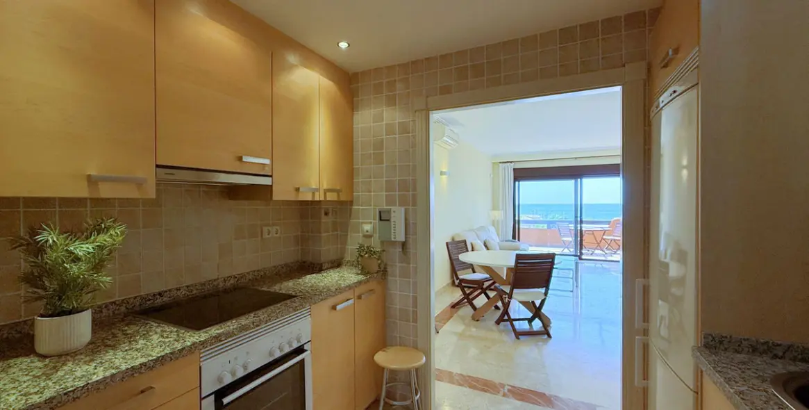 Продажа апартаментов на среднем этаже в Estepona 18