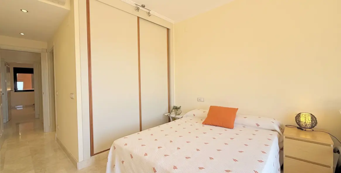 Продажа апартаментов на среднем этаже в Estepona 19