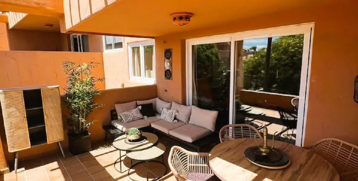 Sale of middle floor apartment in Elviria 1