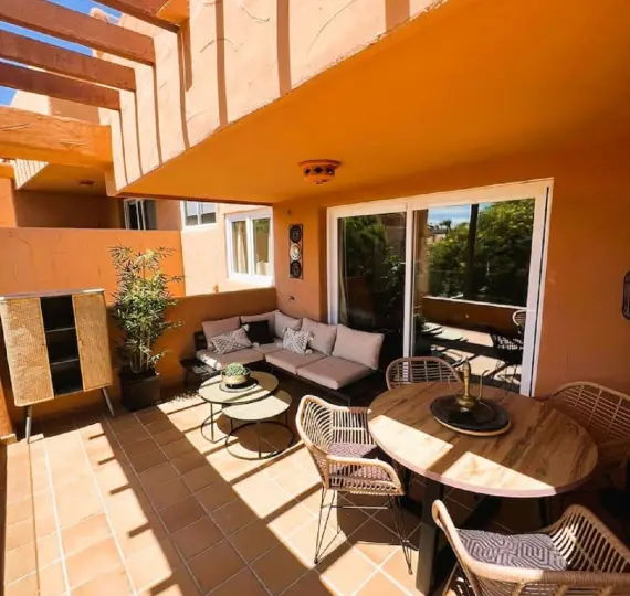 Sale of middle floor apartment in Elviria