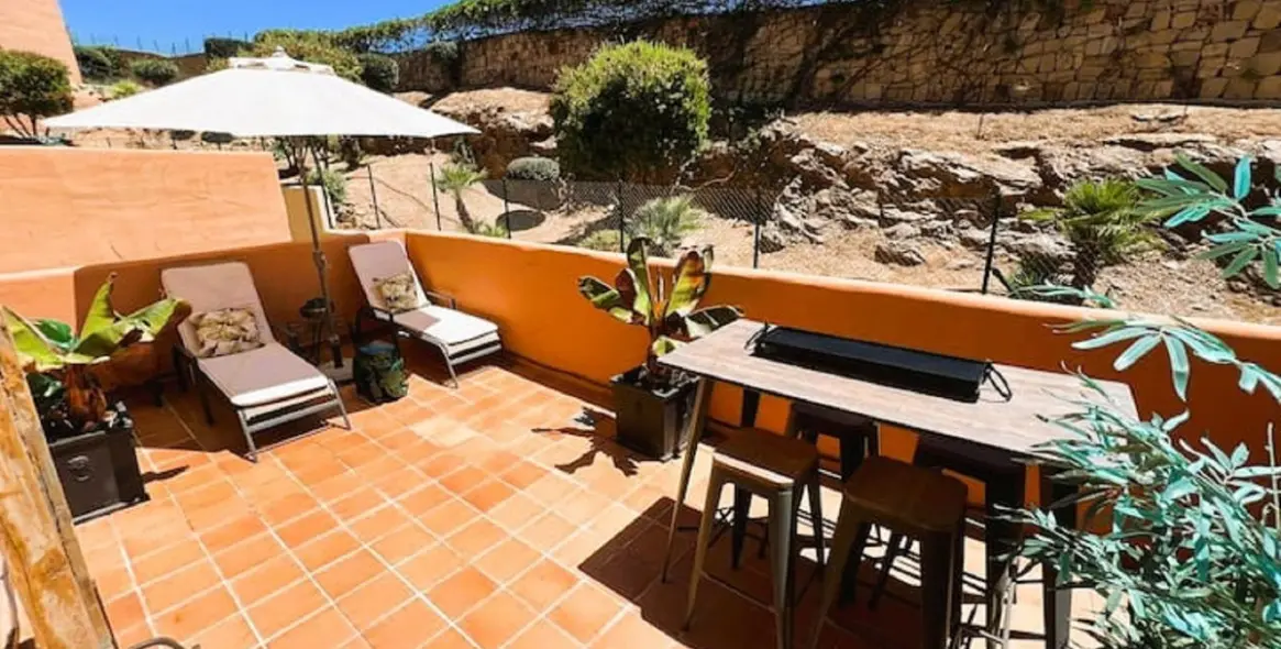 Sale of middle floor apartment in Elviria 3