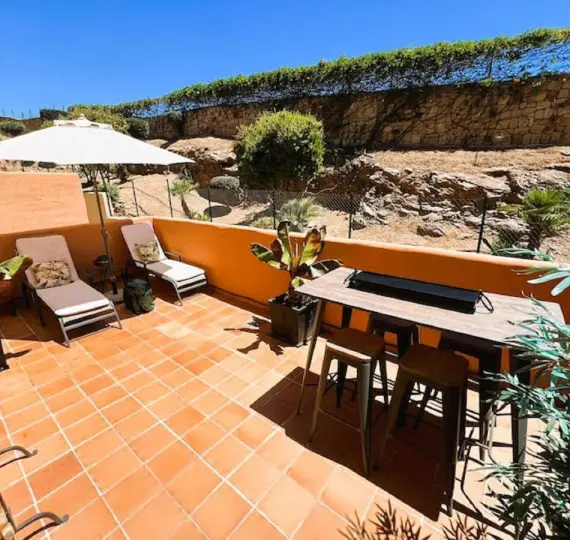 Sale of middle floor apartment in Elviria