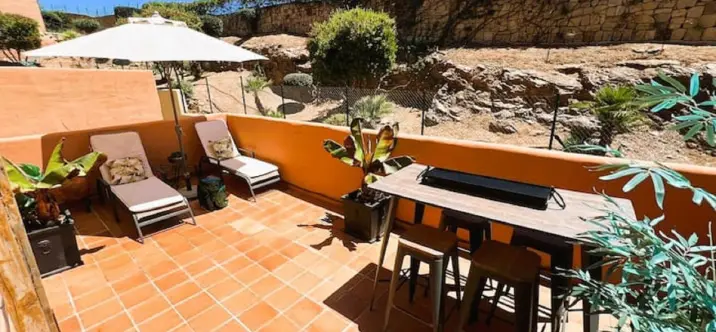 Sale of middle floor apartment in Elviria 2