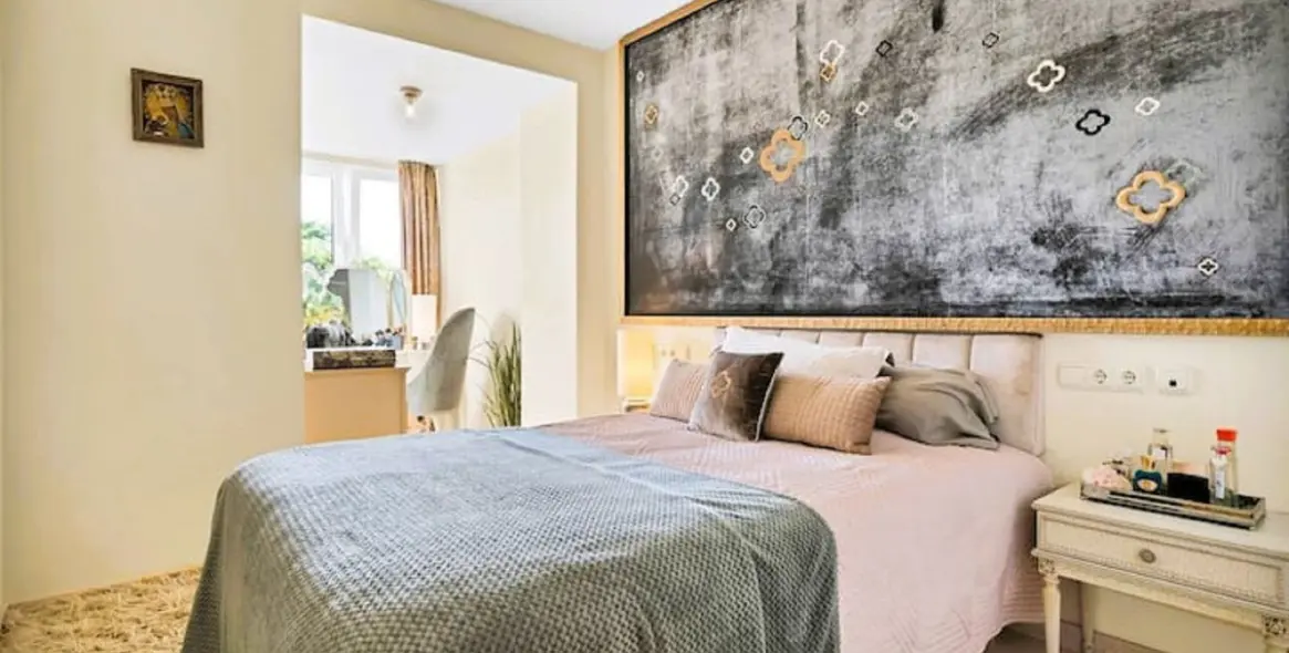 Sale of middle floor apartment in Elviria 4