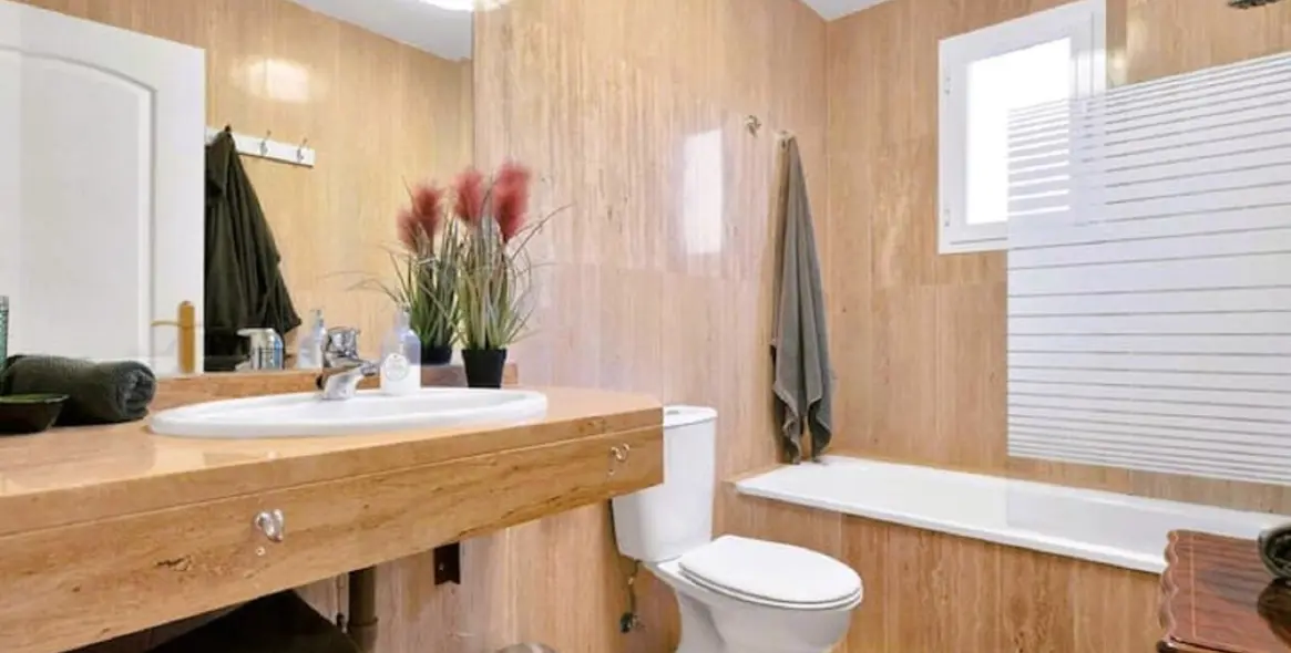 Sale of middle floor apartment in Elviria 9