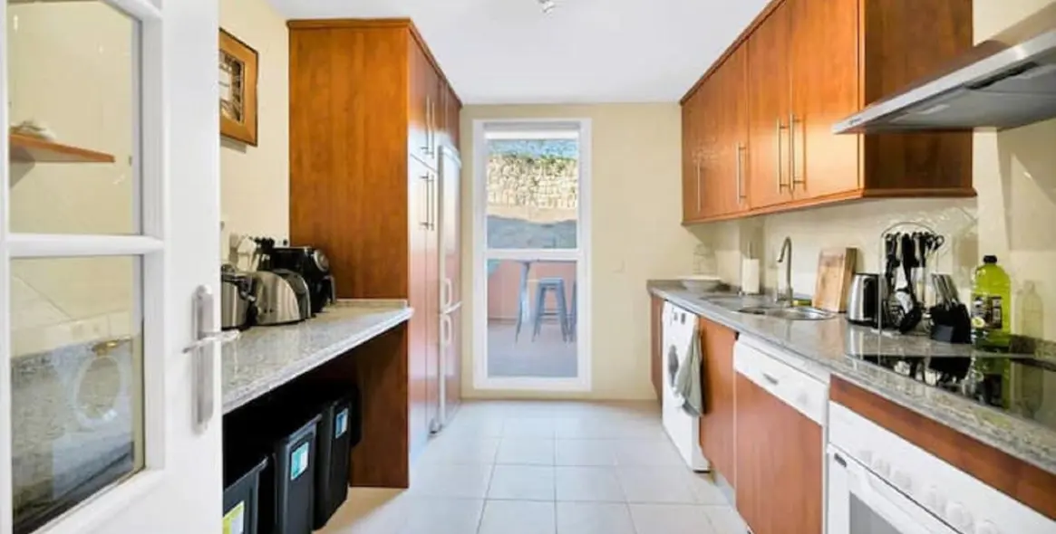 Sale of middle floor apartment in Elviria 14