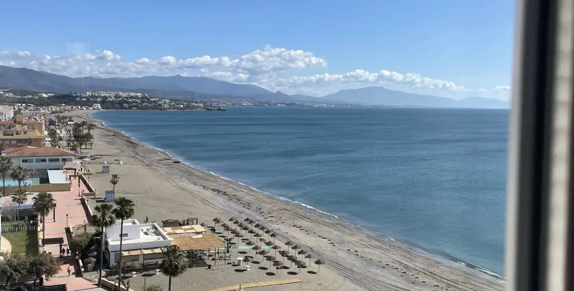 Sale of penthouse in Casares Playa 1