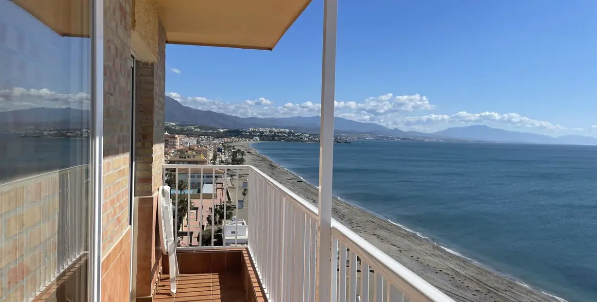 Sale of penthouse in Casares Playa 2