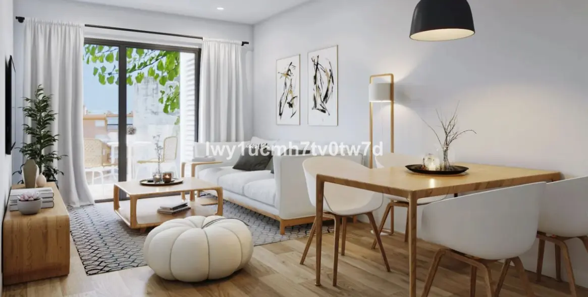 Sale of middle floor apartment in Málaga 2