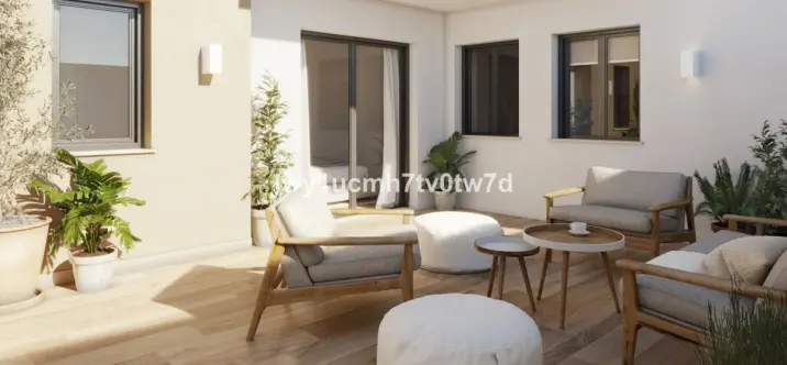 Sale of middle floor apartment in Málaga 3