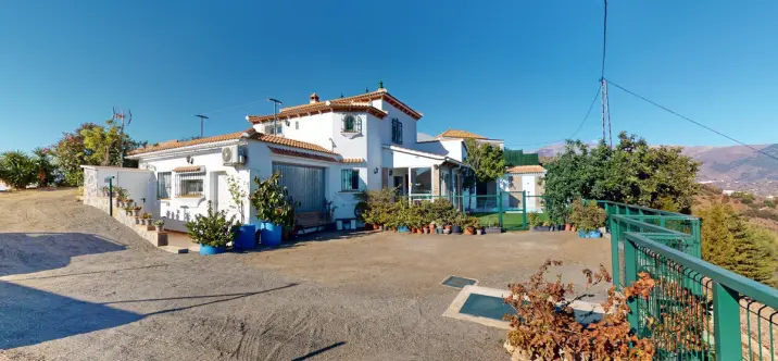 Sale of detached villa in Arenas 0