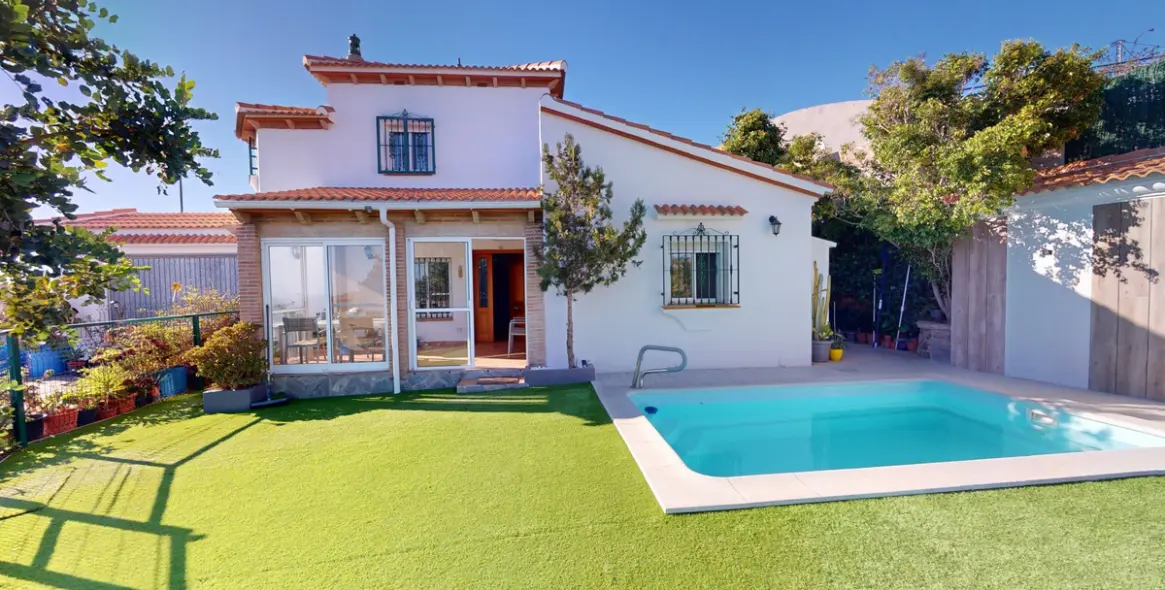Sale of detached villa in Arenas 2