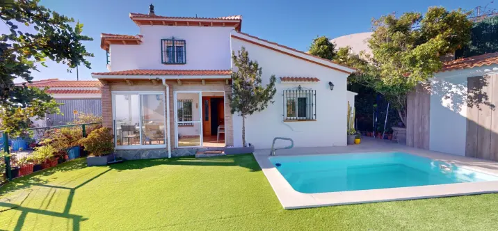 Sale of detached villa in Arenas 1