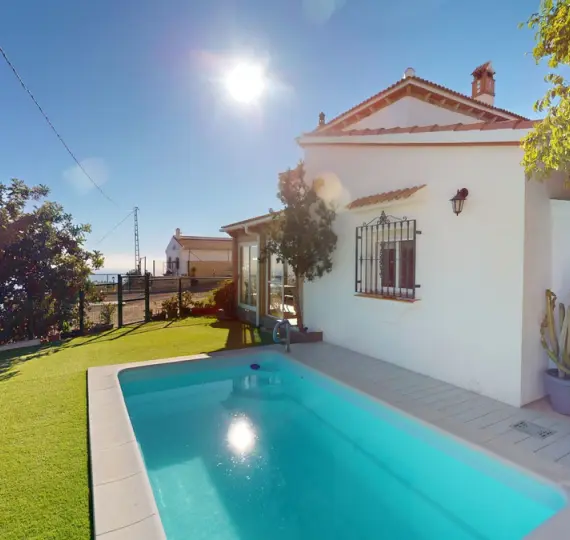 Sale of detached villa in Arenas