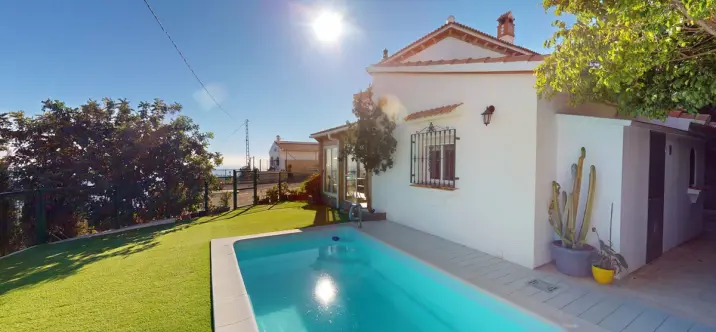 Sale of detached villa in Arenas 2
