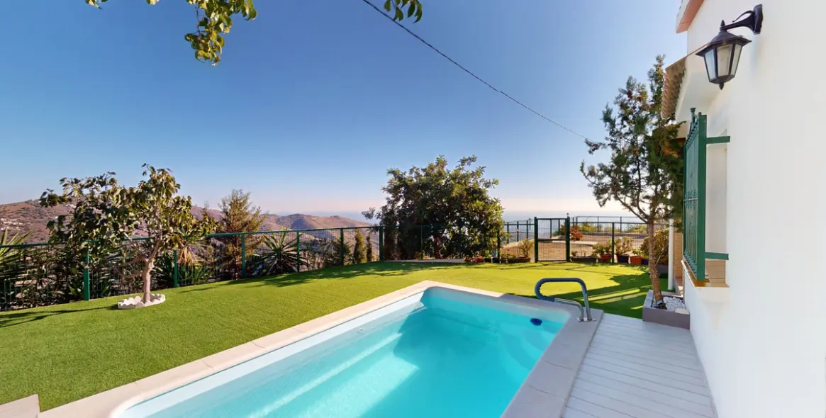 Sale of detached villa in Arenas 4